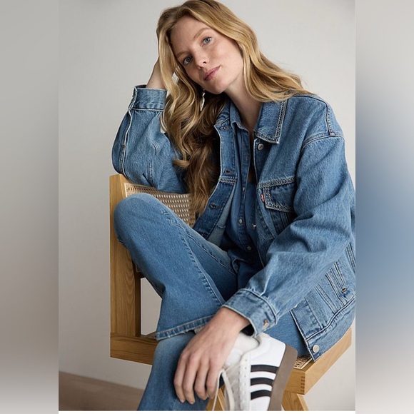 Levi's Jackets & Blazers - NEW WITH TAGS Levi's 90’s TRUCKER Blue Jean Denim Jacket Sz XS